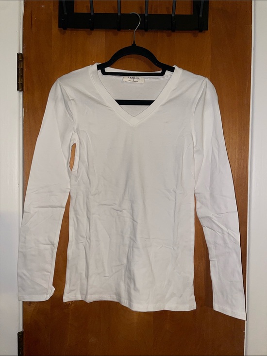 Zenana Outfitters Tops - Zenana Outfitters White V-Neck Long Sleeve Tee